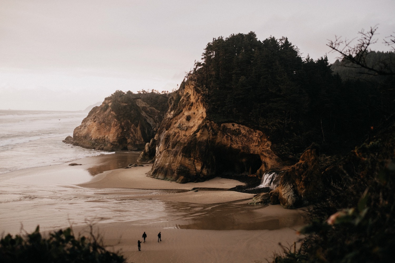 The Loveliest Cannon Beach Wedding At Sunset You Ll See Today