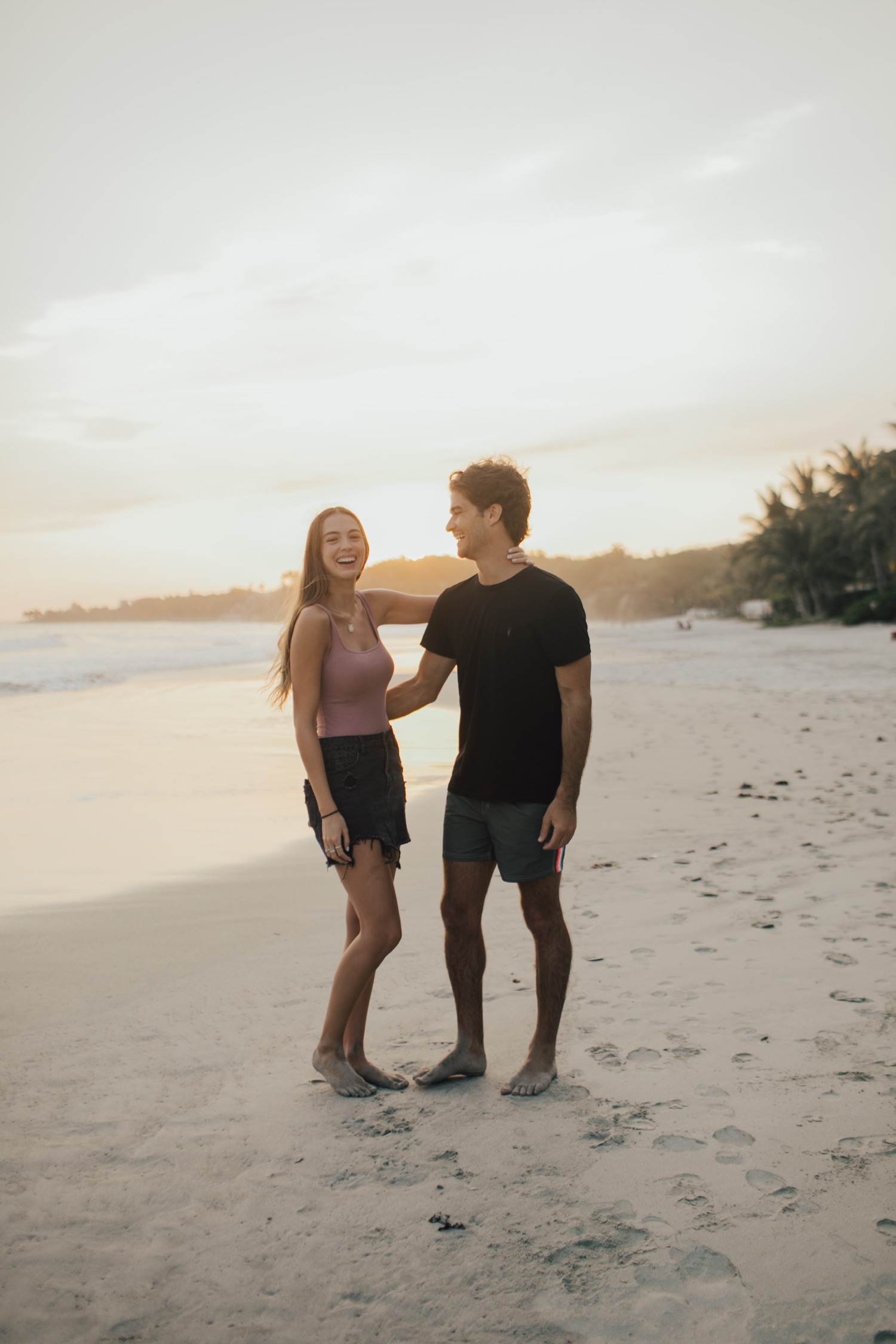 Beach Photoshoot Ideas & What to Wear: 7 Tips From a Pro Photographer