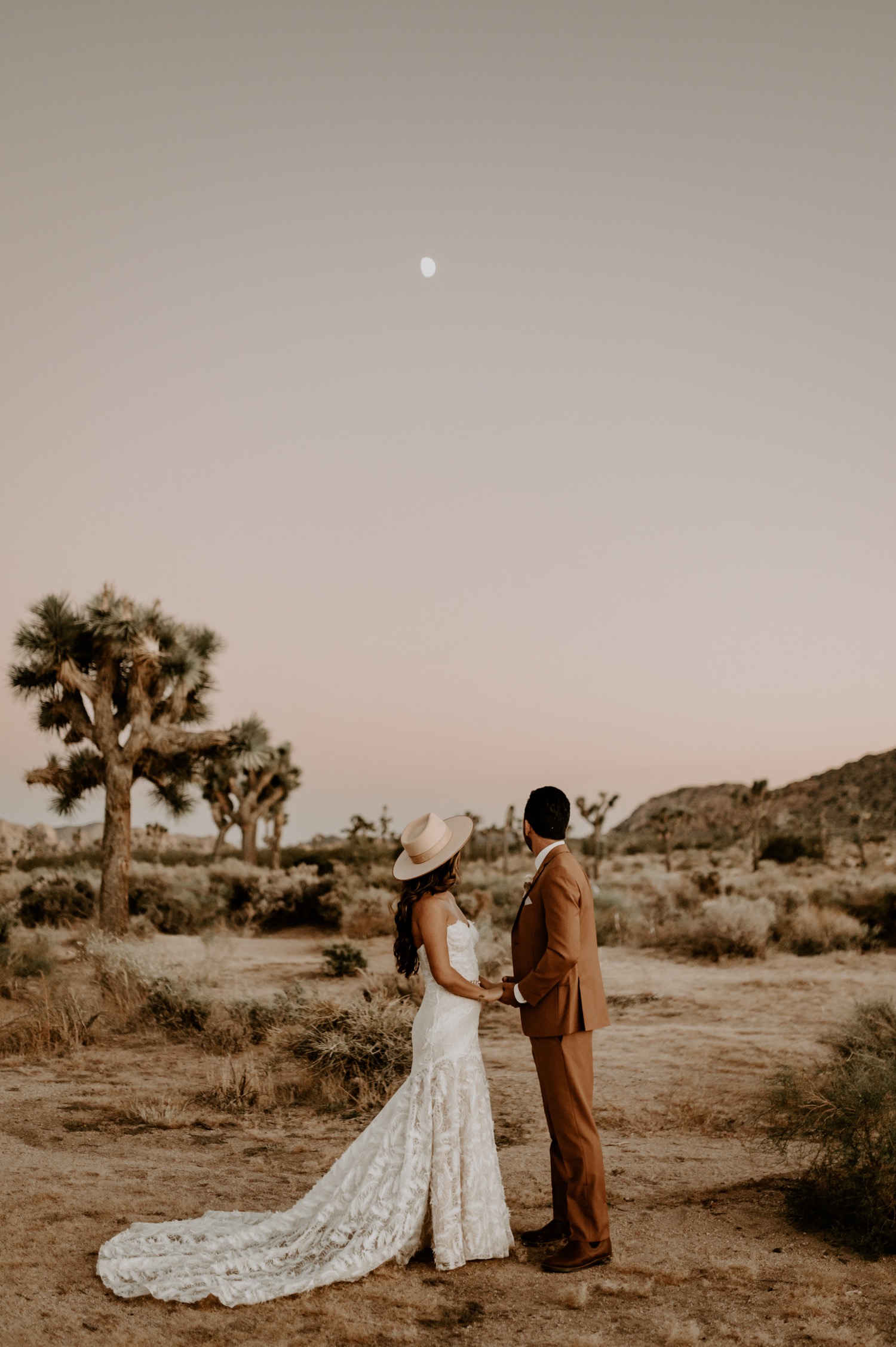 Boho Joshua Tree Elopement Inspo | alyssamarieephoto.com Boho Joshua Tree Elopement Inspo | alyssamarieephoto.com