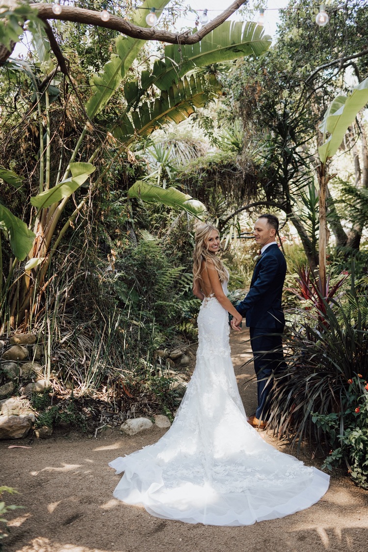 A Natural Wedding at the Holly Farm in Carmel, California