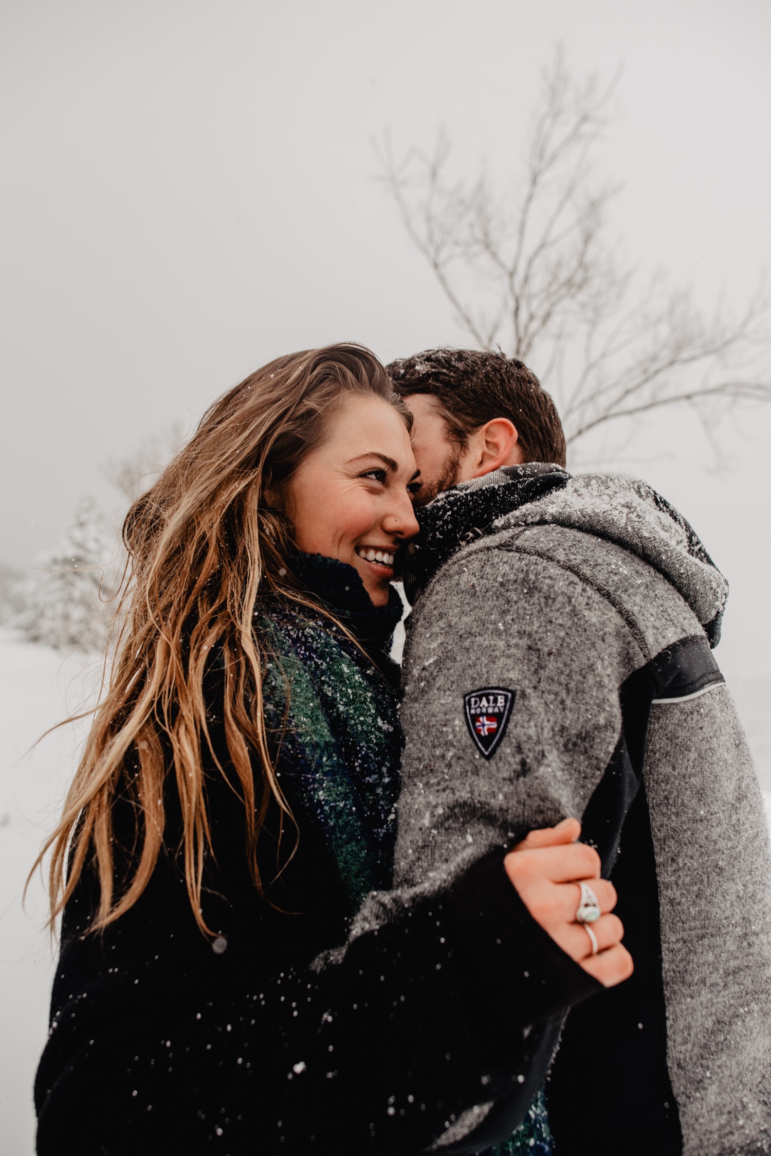 Your Guide to Enchanting Winter Engagement Photos