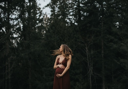 West Coast Mama • Vancouver Island Maternity Photography - Elyse