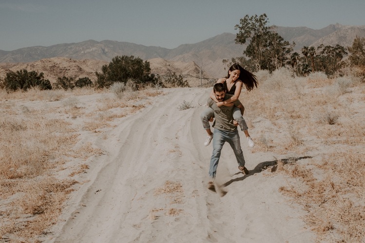 Mini session in the Palm Springs Desert - Raven and the Willow