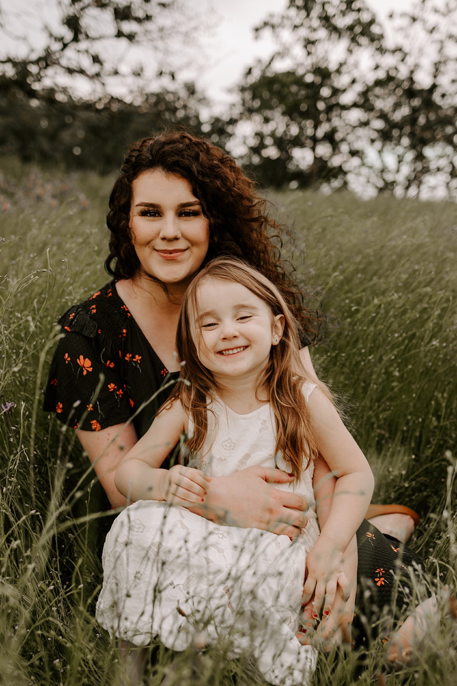 Best Mother Daughter Photoshoot Ideas and Tips | Mother daughter  photoshoot, Mother daughter photography poses, Mother daughter pictures