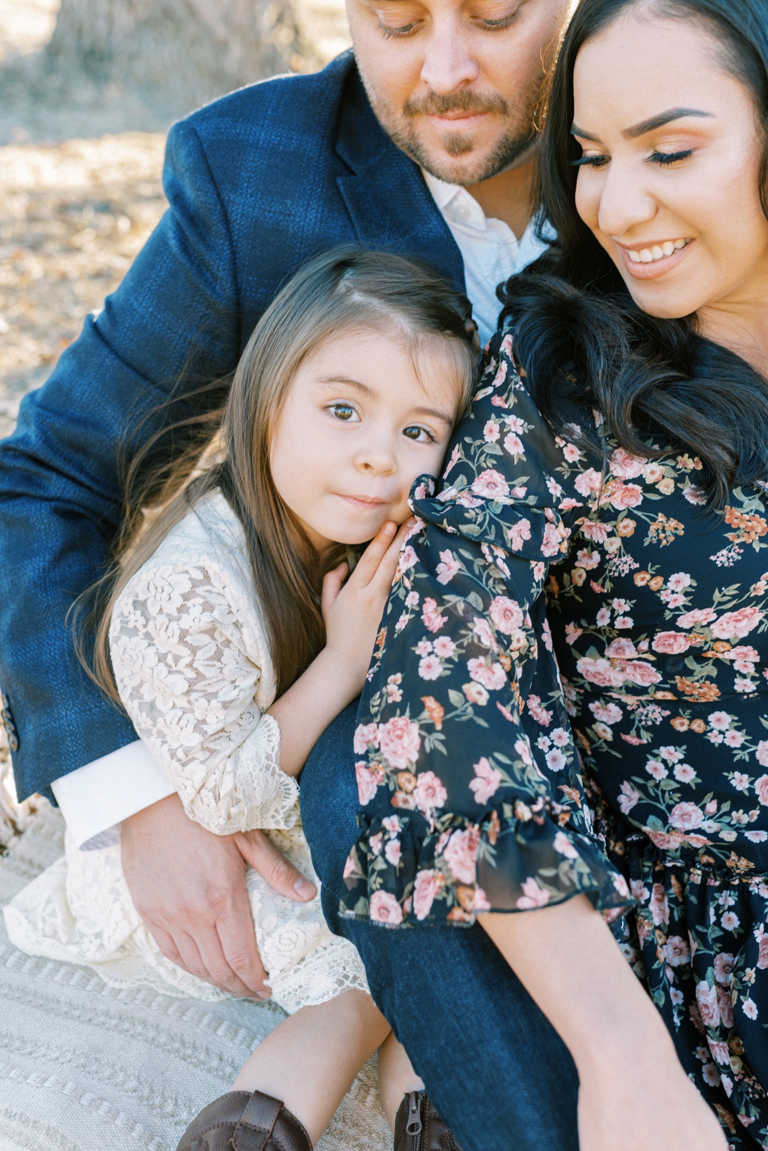 5 Poses and Prompts for “Candid” Family Portraits | Rangefinder