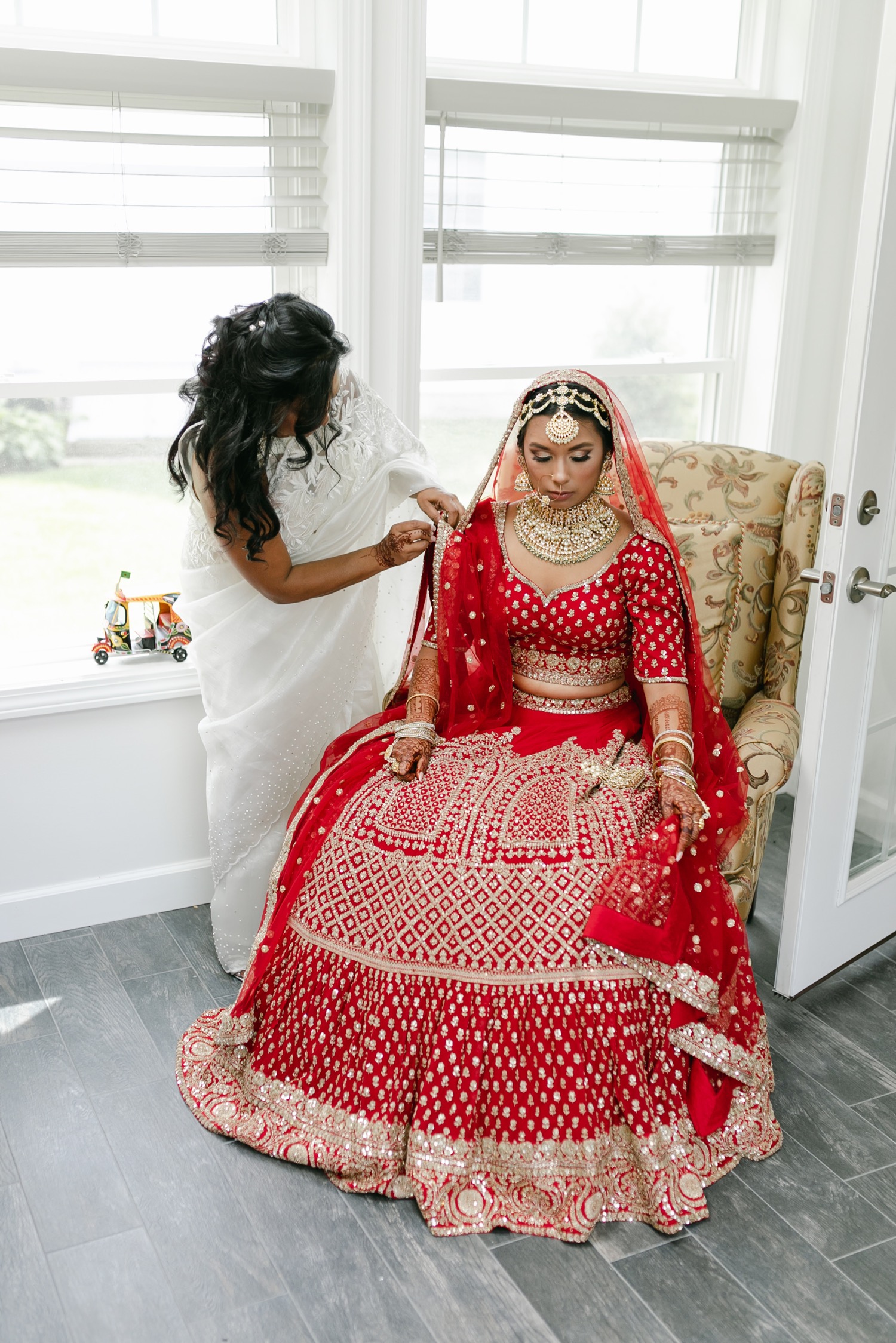 Bengali Wedding In Kolkata Where The Bride Designed Her Wedding Attire | Bengali  wedding, Wedding attire, Bridal makeover