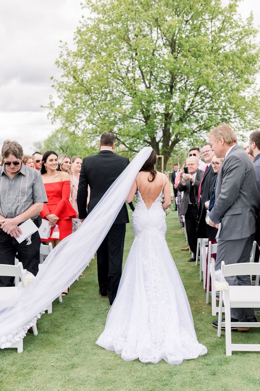 https://content1.getnarrativeapp.com/static/808eb4fb-558f-45fb-b8d0-57d651f919f3/Carriage-House-at-Lac-La-Belle-Wedding---Minneapolis-Wedding-Photographer---Mattea-Rose-Photography.jpg?w=1000