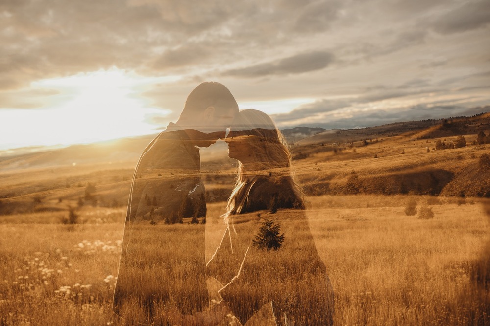 https://content1.getnarrativeapp.com/static/8bb924e9-79ca-43cc-aaca-862394a18132/butte-Montana-Couples-dreamy-sunset-Playful-field-butte-fall-Montana-Couples-dreamy-sunset-Playful-field-Moody.jpg?w=1000