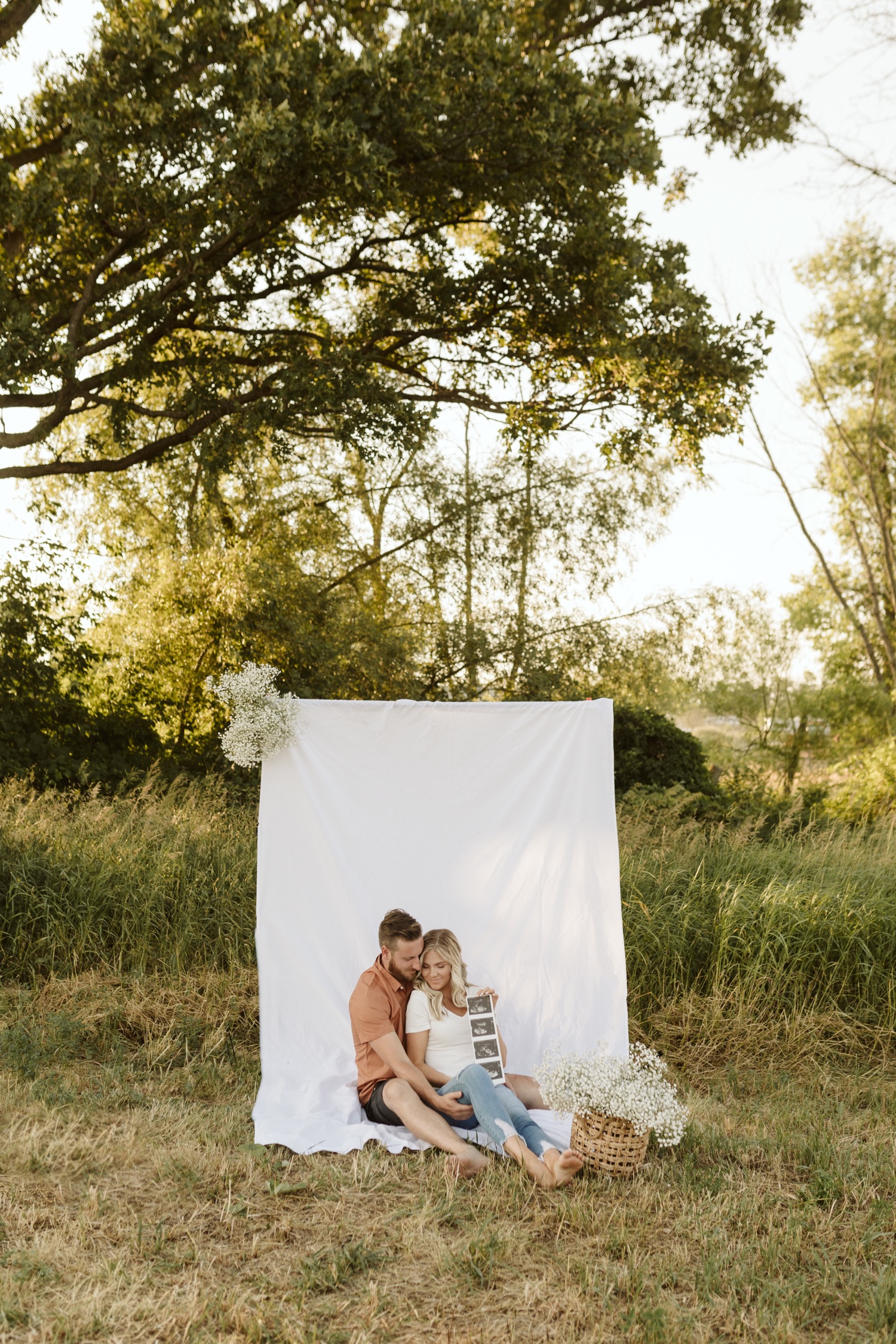 https://content1.getnarrativeapp.com/static/9930f52d-173f-4ab5-bca0-8fa1c9311761/Jasmine-Michael%E2%80%99s-Summer-Baby-Announcement-session-Muskoka-Ontario-Intimate-Wedding-Elopement-Traveling-Photographer-maddie-mellott-photography-Couple-session.jpg?w=1500
