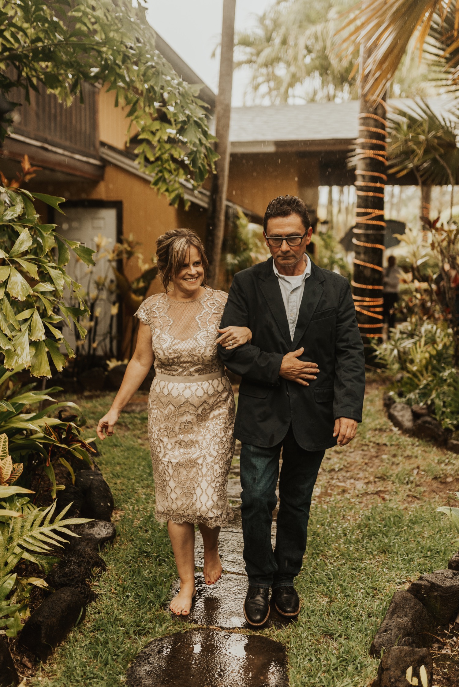 https://content1.getnarrativeapp.com/static/a575fd85-816e-4350-8d14-6655bdf27051/Oahu-hawaii-elopement-intimate-Wedding.jpg