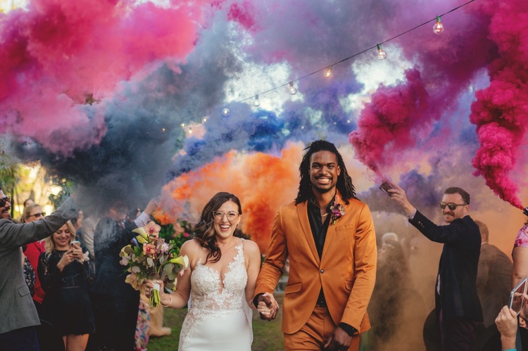 Smoke bomb wedding Photography. Do`s and don'ts. - Artisan X Wedding  Photography