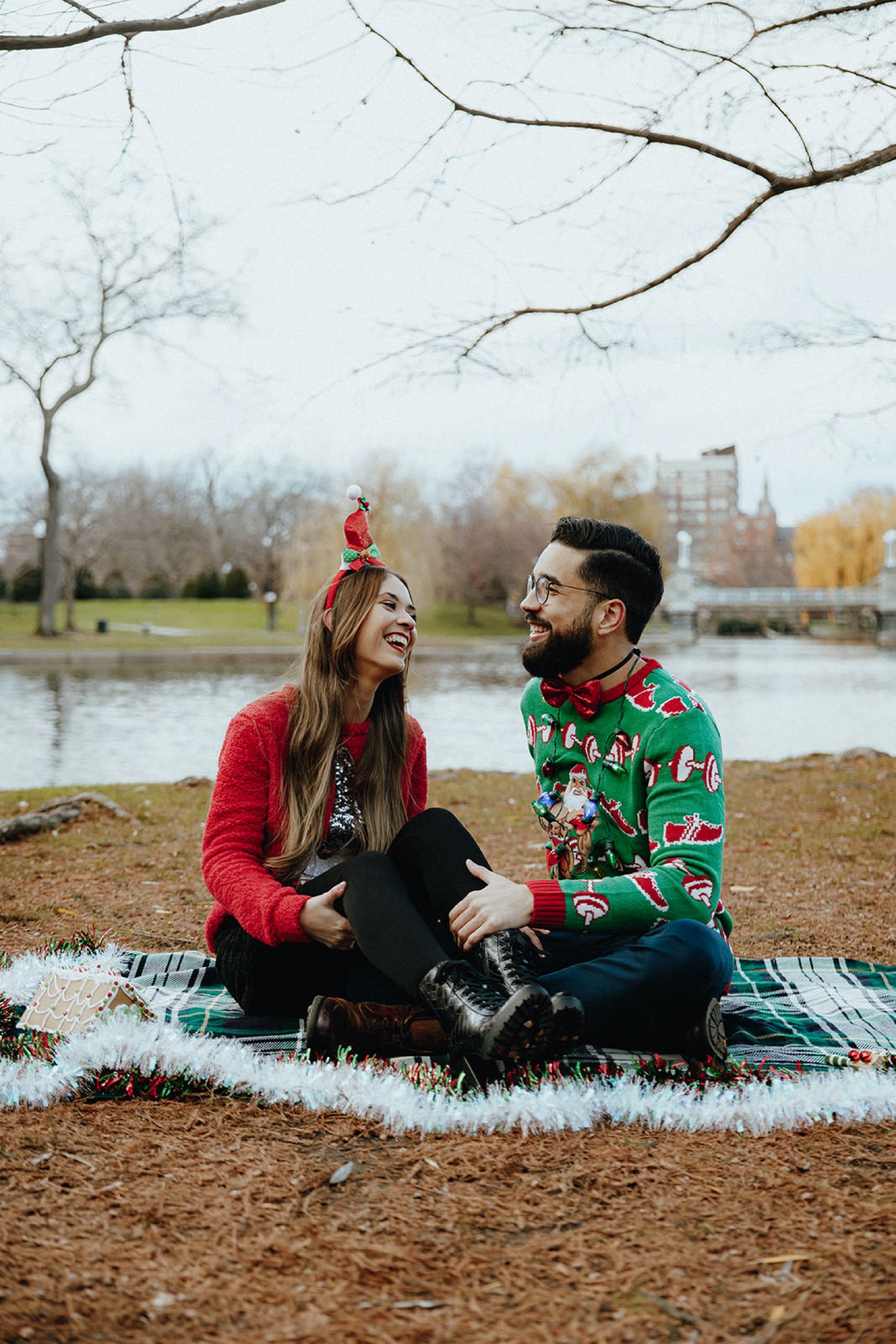 Cute Couple Poses for Adorable Pics with Your Main Squeeze ... | Christmas  couple pictures, Christmas couple photos, Couples