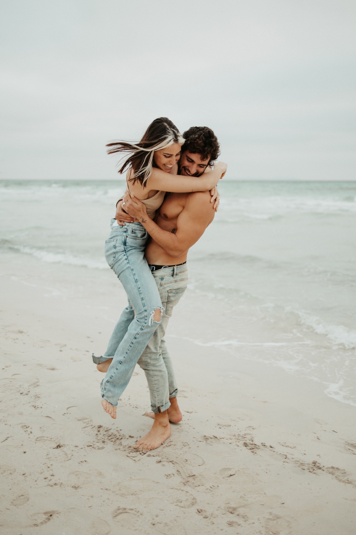 Must-Have Poses for Stunning Goa Beach Couple Photography