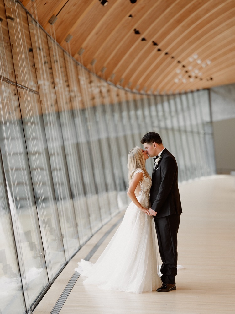 https://content1.getnarrativeapp.com/static/b3fdaec1-be52-459e-a533-91772b74be12/The-dream-weddingin-Northwest-Arkansas.Crystal-Bridges-ceremony-planned-by-Amanda-Reed-Weddings-florals-by-Tanarah-Lux-gown-by-Berta-Bridal-and-Photography-of-Hannah-Claire-and-Lawson-Vassar-by-Miles-Witt-Boyer..jpg?w=750