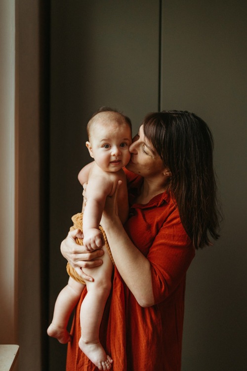 Une Seance Allaitement Bebe Nantes Peau A Peau Photographe