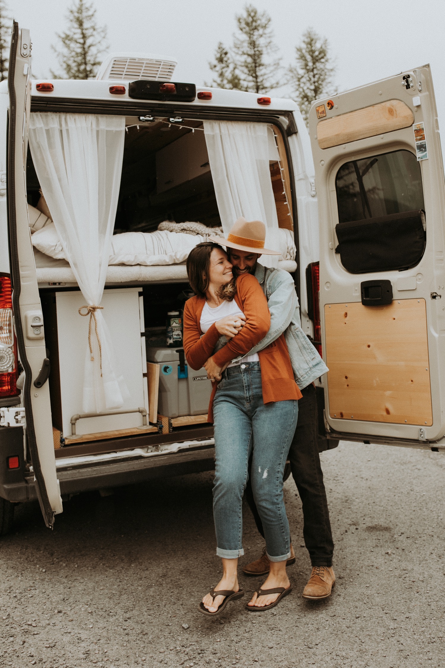 https://content1.getnarrativeapp.com/static/b82463b8-7947-4af1-8fcd-750143a26986/vanlife-Mountain-Couples-photographer-Session-in-Montana.jpg?w=1500