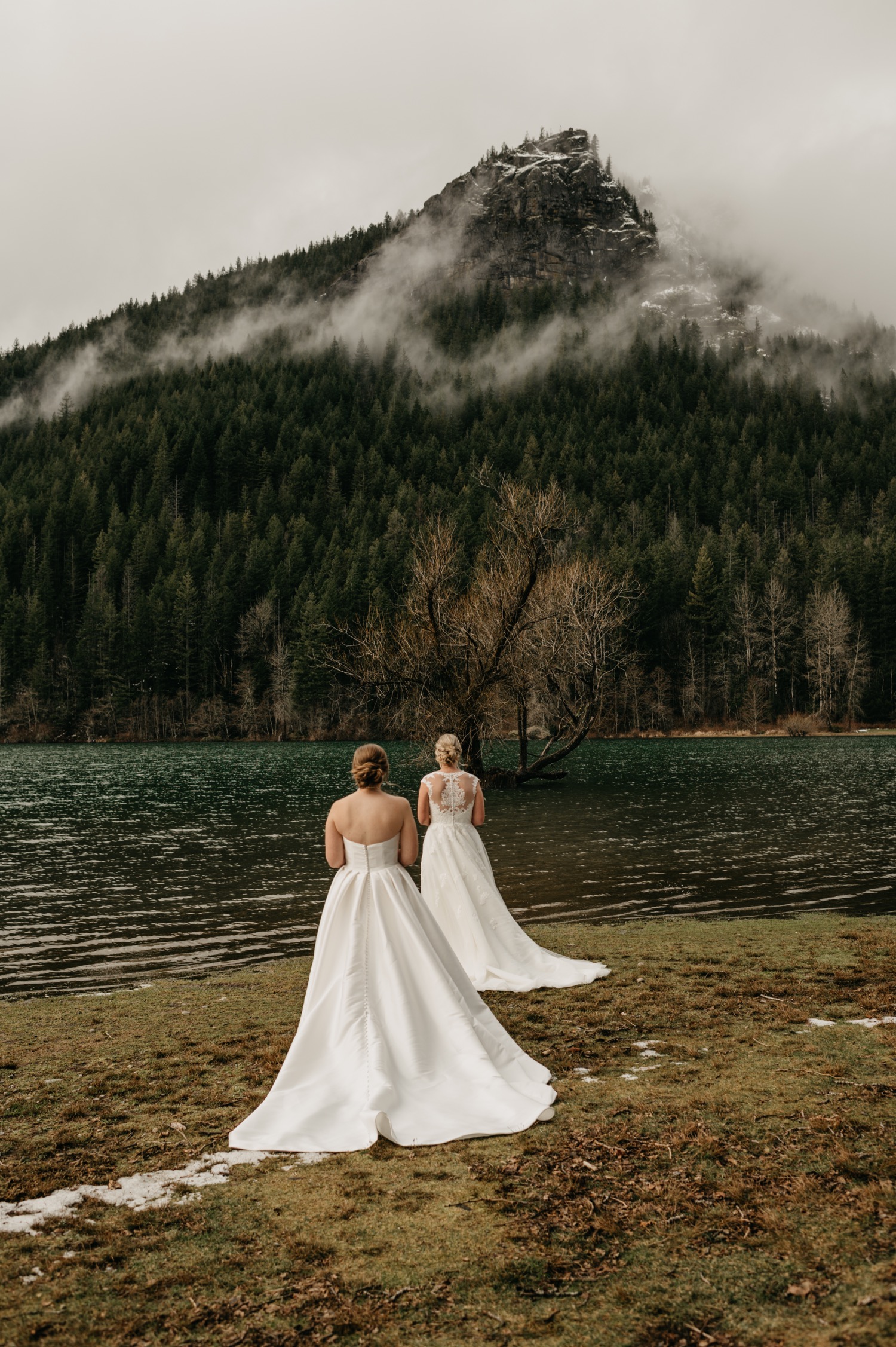 Crystal and Sarahs Intimate Seattle Wedding // LGBTQ photographer photo photo