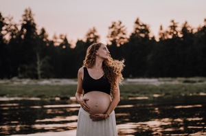 West Coast Mama • Vancouver Island Maternity Photography - Elyse