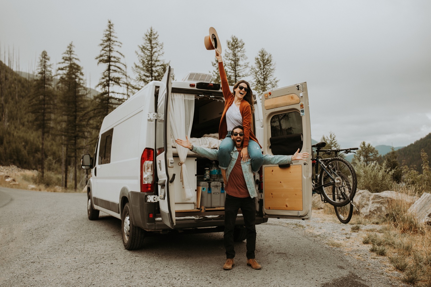 https://content1.getnarrativeapp.com/static/dfdc3ee5-65f1-4f52-9116-755304b07c0a/vanlife-Mountain-Couples-photographer-Session-in-Montana.jpg?w=1500