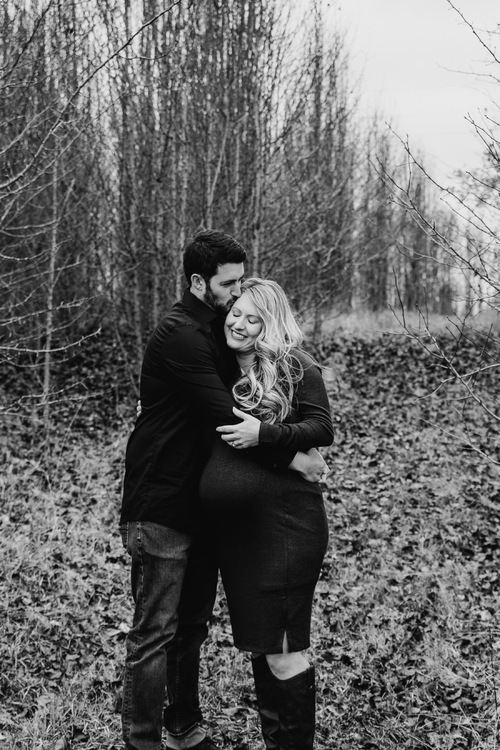 Late Fall Maternity Photos in Louisville